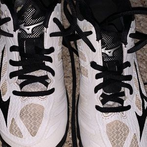 mizuno volleyball shoes